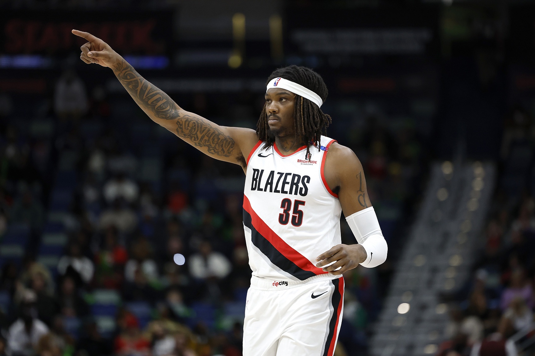 皇冠体育-记者：开拓者这边罗威是最可能被交易的 亨德森有进步就不会动