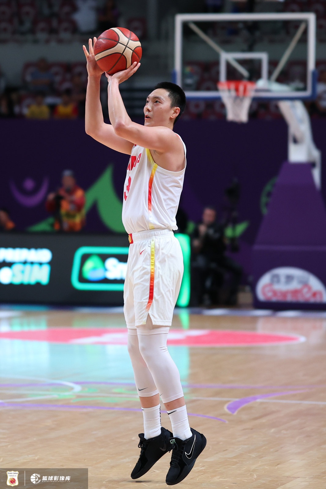 皇冠-媒体人：中国男篮首发调整一下吧 把不得分的球员放到替补找状态