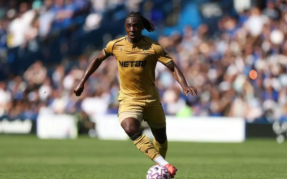 皇冠-跟队：埃泽正在接受阿森纳体检，但赶不上周末踢利兹联