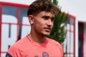 皇冠app-拜仁官方：比朔夫因阑尾炎手术将缺席对阵莱比锡的比赛