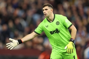 皇冠app-外网球迷喷大马丁：曼城第一球本该挡出去，除了扑点他很一般