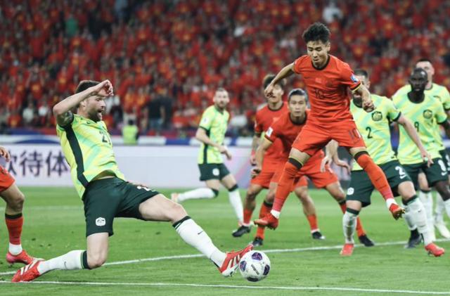 【世预赛】王大雷黄油手塞鸟首秀 国足0比2澳大利亚