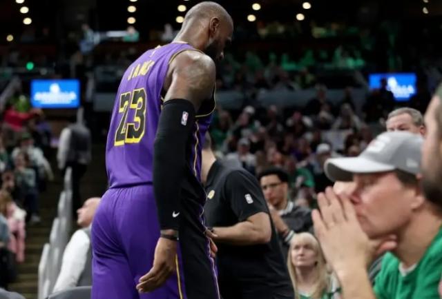 皇冠app-詹皇倒下为湖人敲响警钟？紫金众将无惧魔鬼赛程